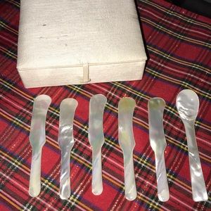 Pearl pate knives and one pearl spoon.